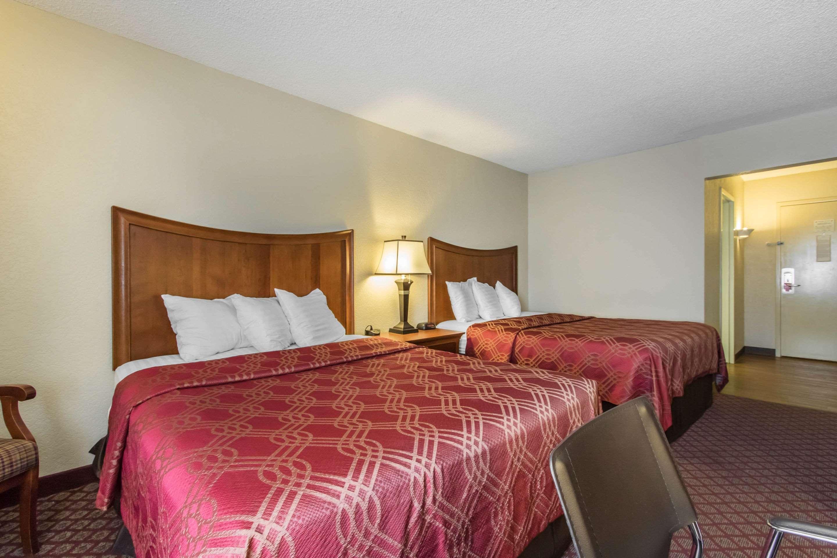 Econo Lodge Inn & Suites Джоплин Экстерьер фото