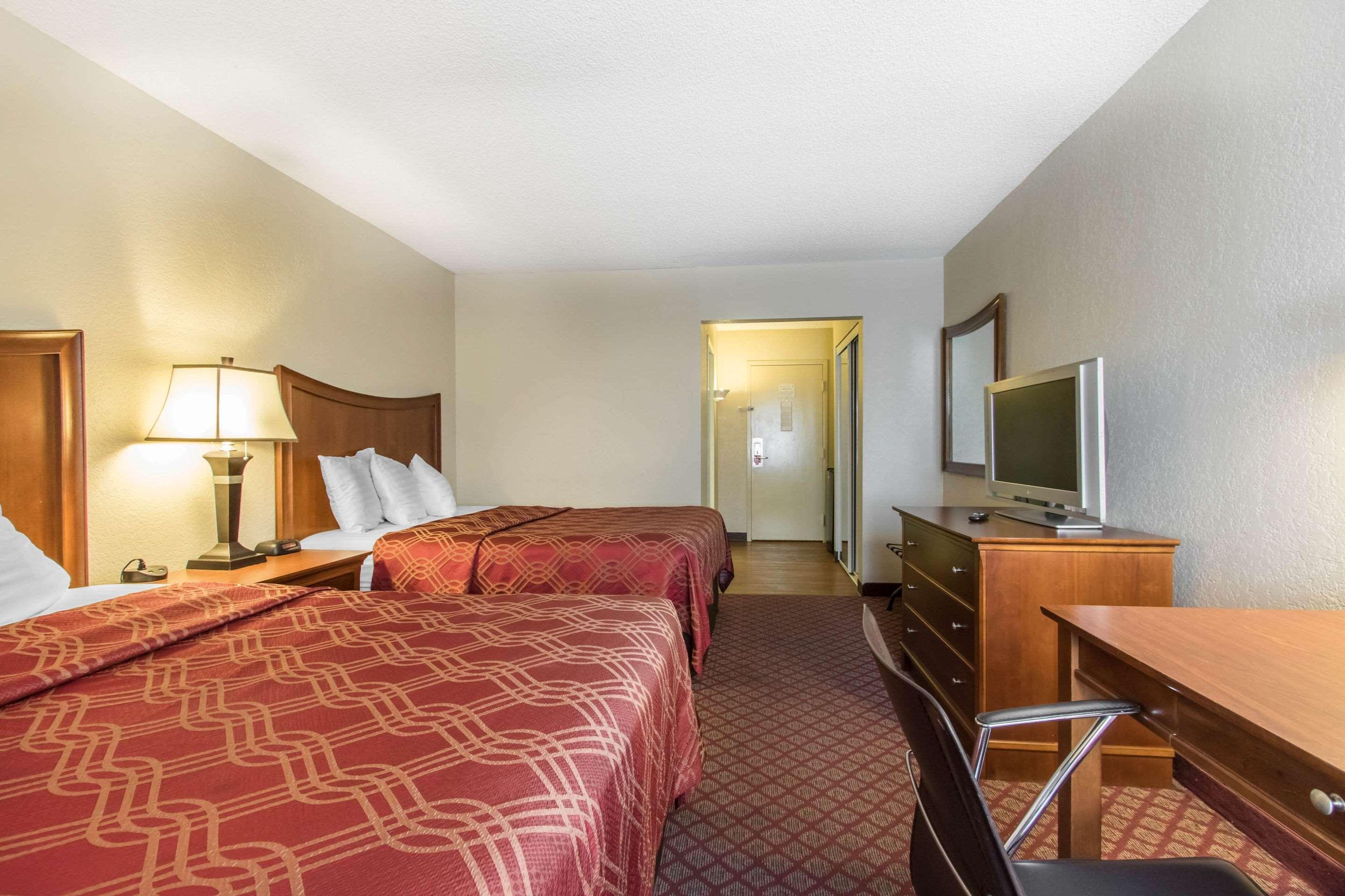 Econo Lodge Inn & Suites Джоплин Экстерьер фото