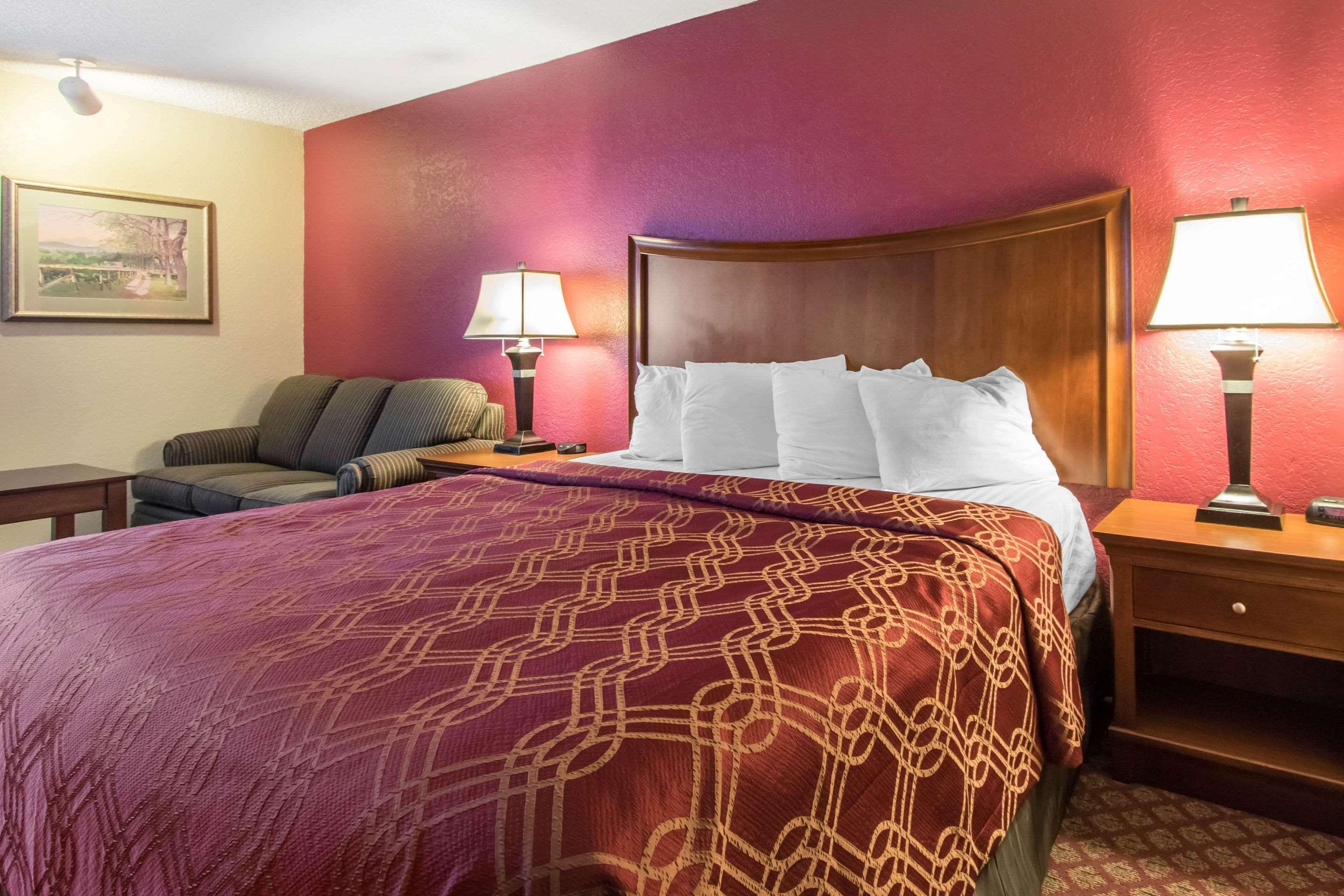 Econo Lodge Inn & Suites Джоплин Экстерьер фото