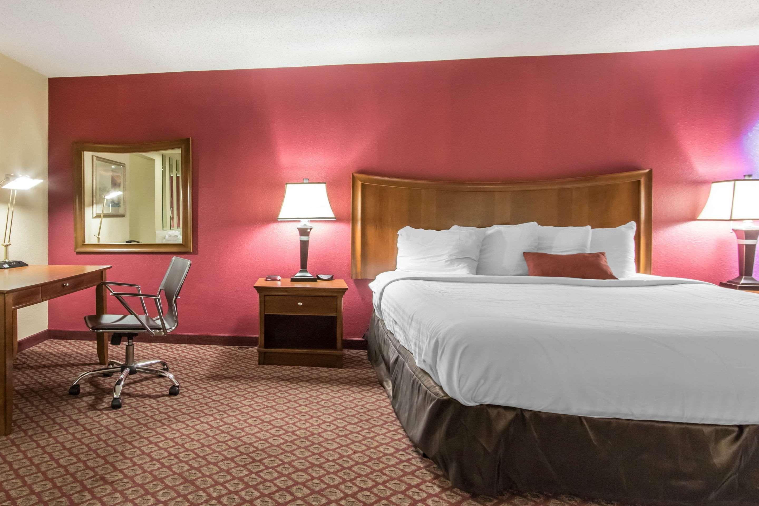 Econo Lodge Inn & Suites Джоплин Экстерьер фото